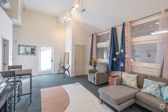 760 Las Posas Rd, Camarillo, CA à louer Hall d’entrée– Image 2 sur 7