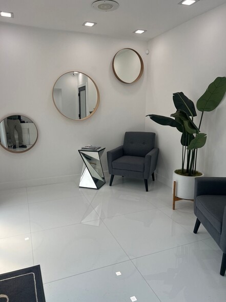 16931 NE 6th Ave, North Miami Beach, FL à louer - Photo intérieure – Image 3 sur 13