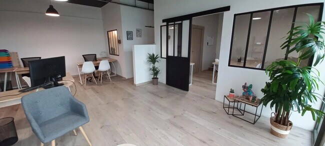 Plus de détails pour Bureau à vendre