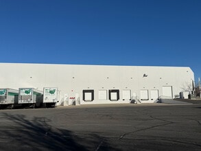 990 N Hills Blvd, Reno, NV à louer Photo de l’immeuble– Image 1 sur 2