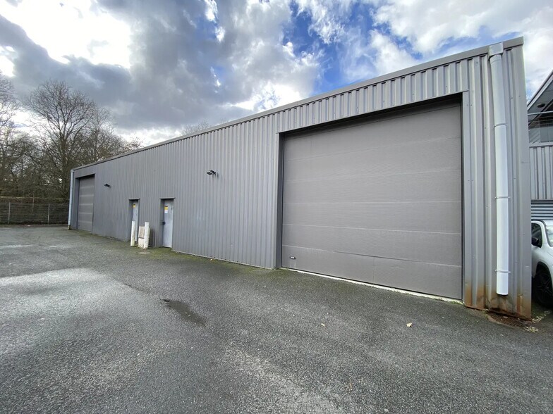 Industriel/Logistique dans Eysines à louer - Photo de l’immeuble – Image 1 sur 4