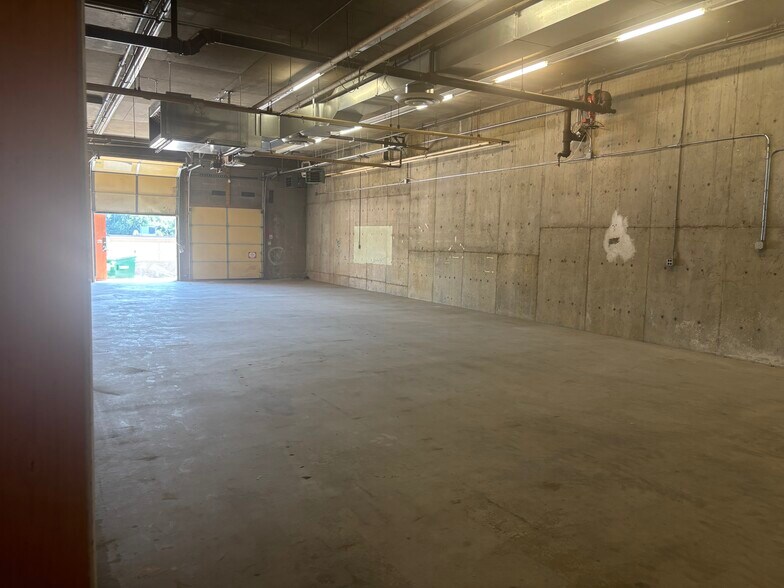 1500 Diamond Hill Rd, Woonsocket, RI à louer - Photo de l’immeuble – Image 2 sur 13