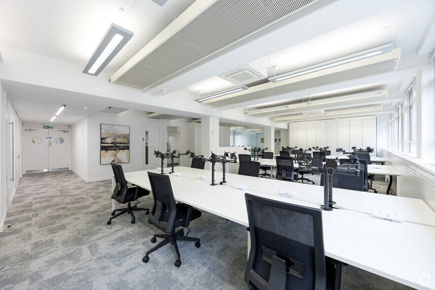 11 Hills Pl, Londres à louer - Photo de l’immeuble – Image 3 sur 12