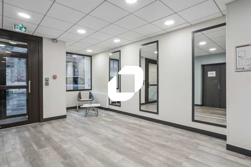 Bureau dans Suresnes à louer - Hall d’entrée – Image 2 sur 8