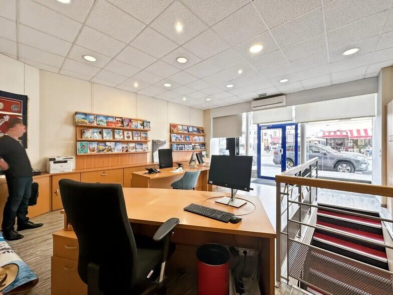 Local commercial dans Paris à louer - Photo de l’immeuble – Image 1 sur 7