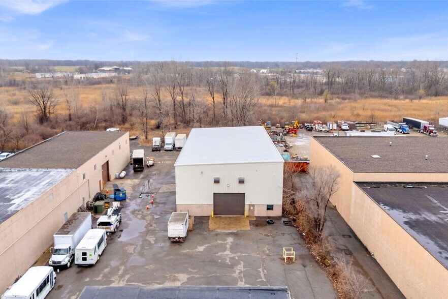 25485 Brest Road, Taylor, MI à vendre - Photo de l’immeuble – Image 2 sur 10