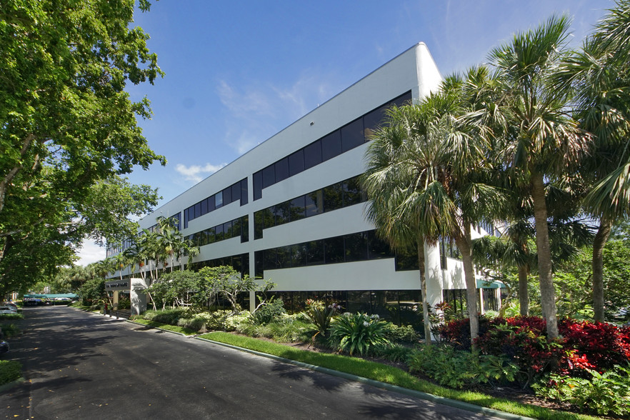 2101 NW Corporate Blvd, Boca Raton, FL à louer - Photo de l’immeuble – Image 1 sur 6