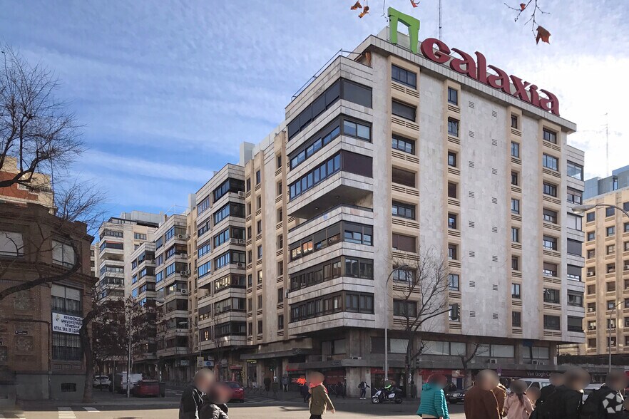 Immeuble residentiel dans Madrid, Madrid à vendre - Photo de l’immeuble – Image 2 sur 5