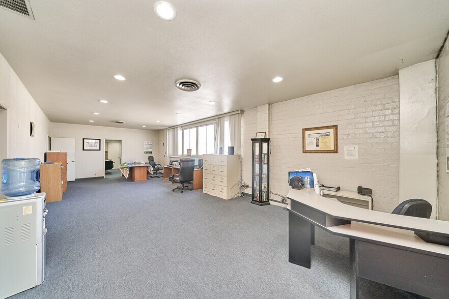 5946 E Washington Blvd, Commerce, CA à vendre - Photo intérieure – Image 2 sur 16
