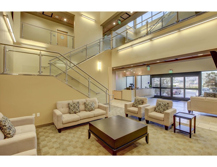 155 N Riverview Dr, Anaheim, CA à louer - Photo intérieure – Image 2 sur 6