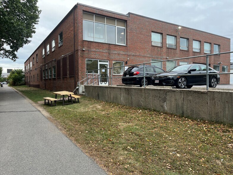 200 Dexter Ave, Watertown, MA à louer - Photo de l’immeuble – Image 2 sur 22