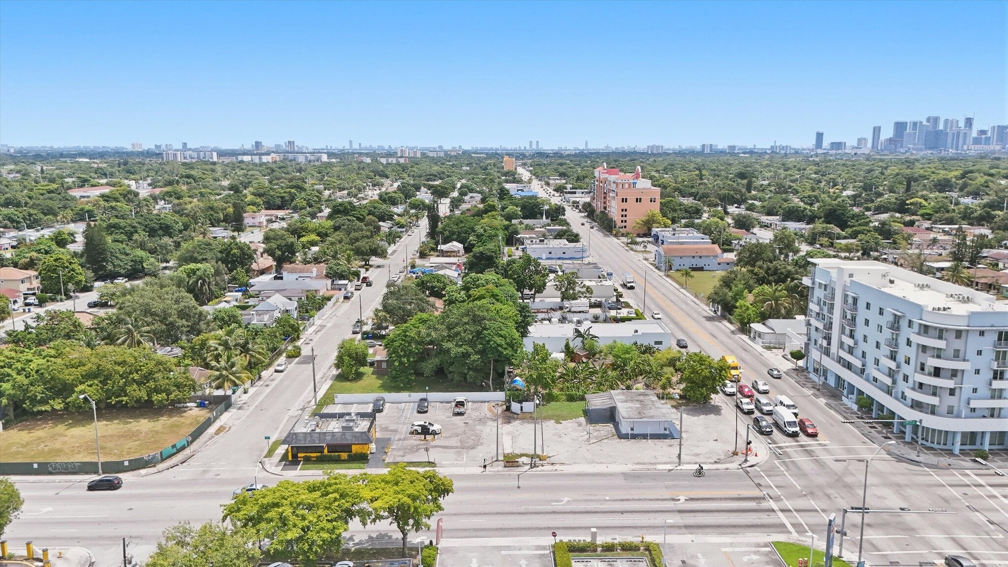 5495 NW 17th Ave, Miami, FL 33142 portefeuille de 3 biens à vendre sur LoopNet.fr Aérien– Image 1 sur 22