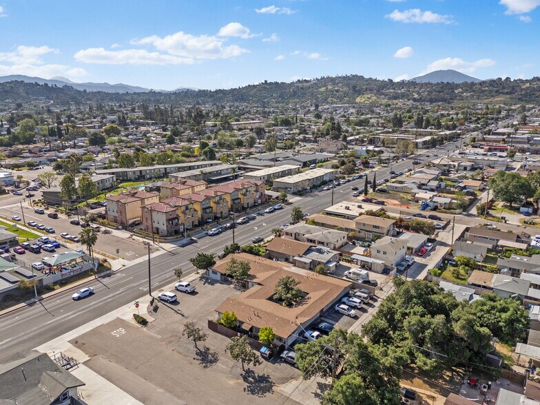 504-514 S Magnolia Ave, El Cajon, CA à vendre - Photo de l’immeuble – Image 3 sur 10