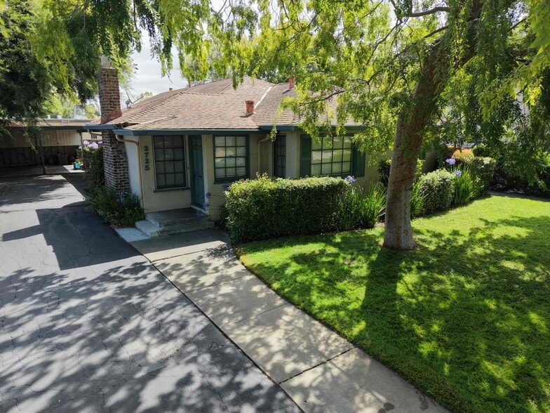 2729 Byron St, Palo Alto, CA à vendre - Photo principale – Image 1 sur 12