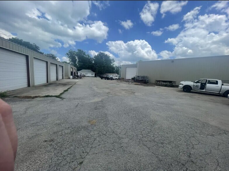 117 S Walnut Ave, Republic, MO à vendre - Photo de l’immeuble – Image 3 sur 5