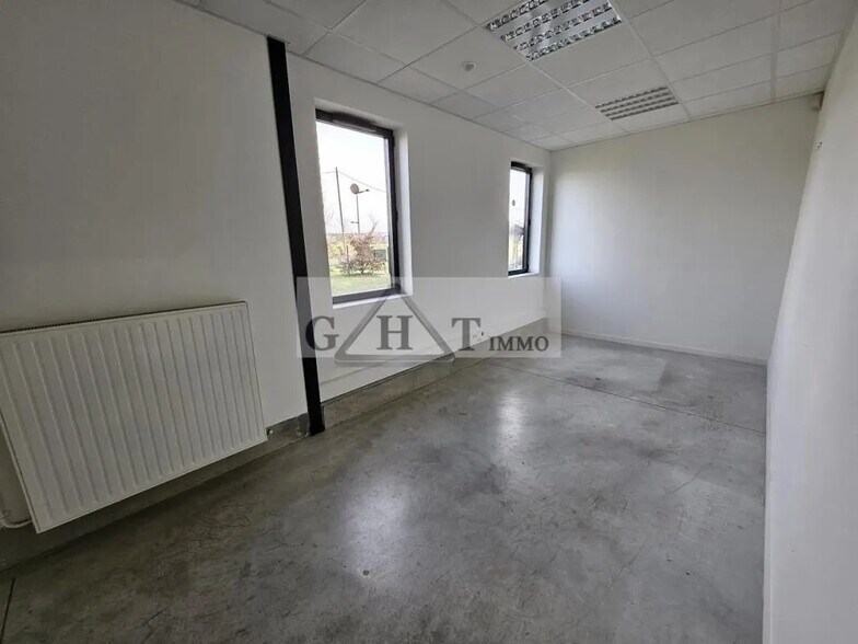 Bureau dans Moissy-Cramayel à louer - Photo de l’immeuble – Image 2 sur 6