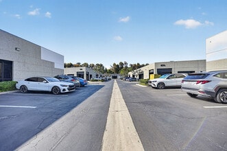 550-590 E Arrow Hwy, San Dimas, CA à louer Photo intérieure– Image 2 sur 3