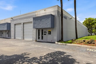 7950-7966 NW 14th St, Miami, FL à louer Photo de l’immeuble– Image 2 sur 12
