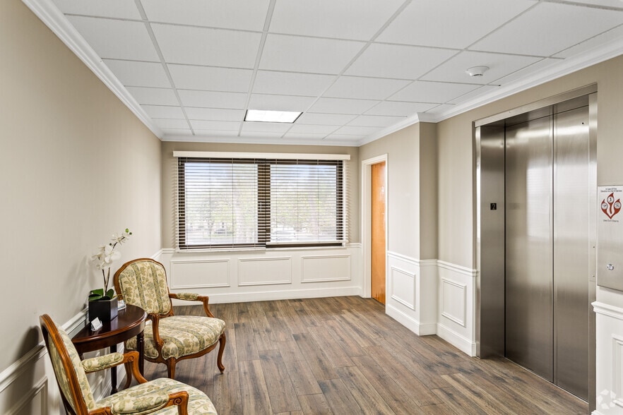 3601 SE Ocean Blvd, Stuart, FL à vendre - Photo intérieure – Image 2 sur 11