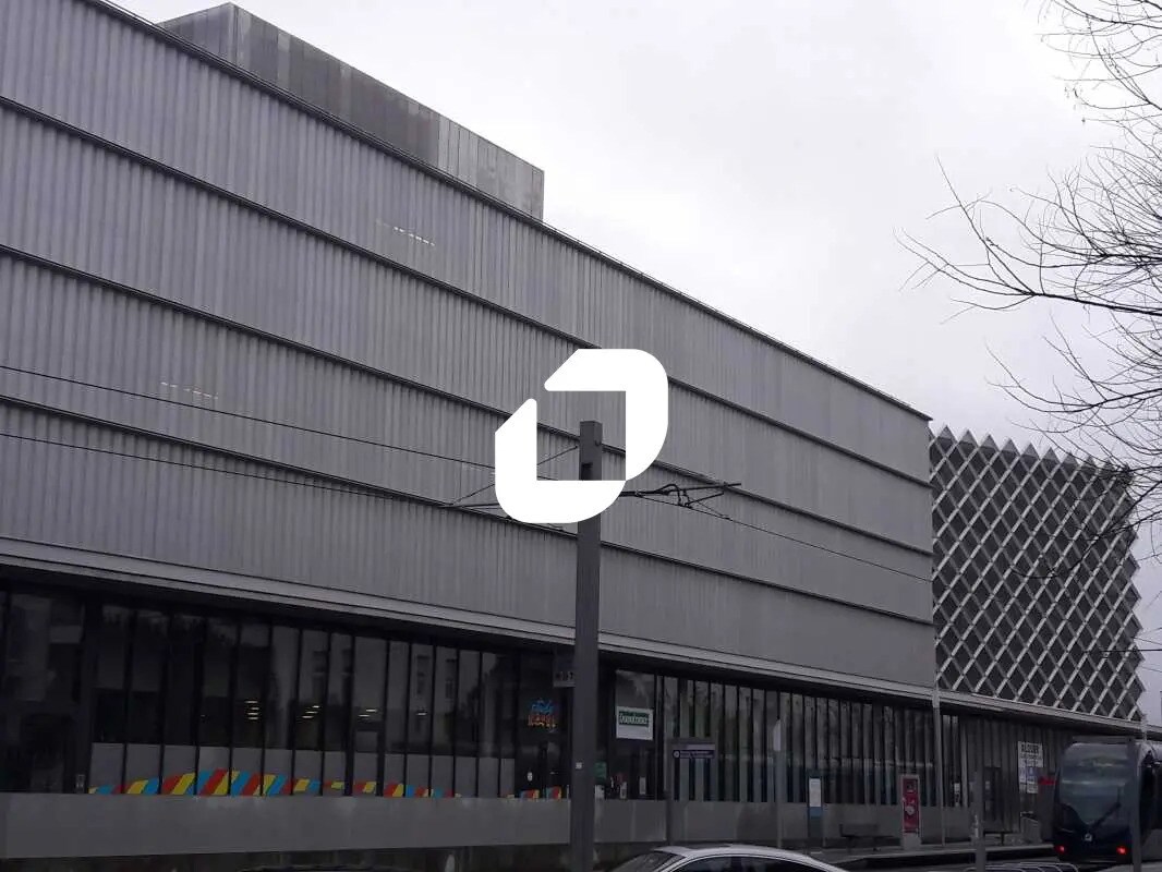 Local commercial dans Lormont à louer Photo de l’immeuble– Image 1 sur 8