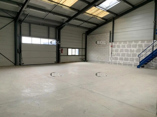 Plus de détails pour Local d'activités à louer