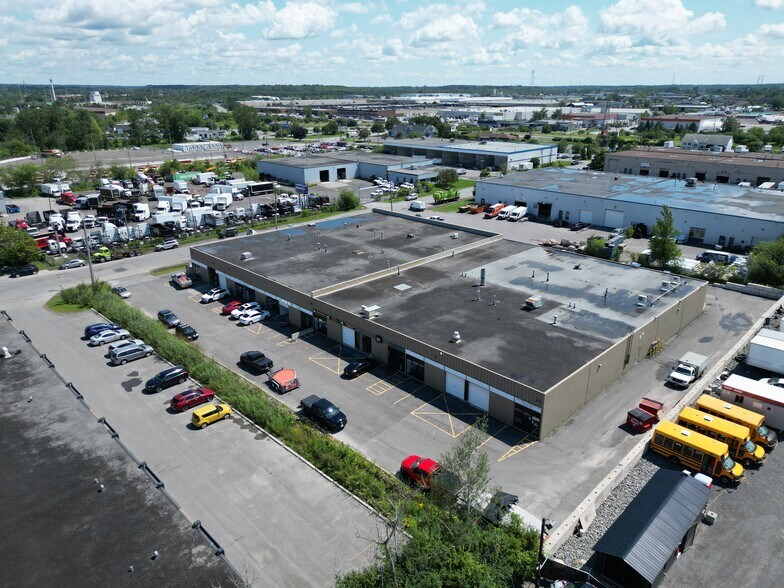 1580-1590 Liverpool Ct, Ottawa, ON à louer - Photo de l’immeuble – Image 2 sur 19