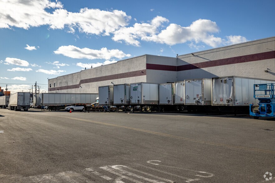 201 Bay Ave, Elizabeth, NJ à louer - Photo de l’immeuble – Image 3 sur 5