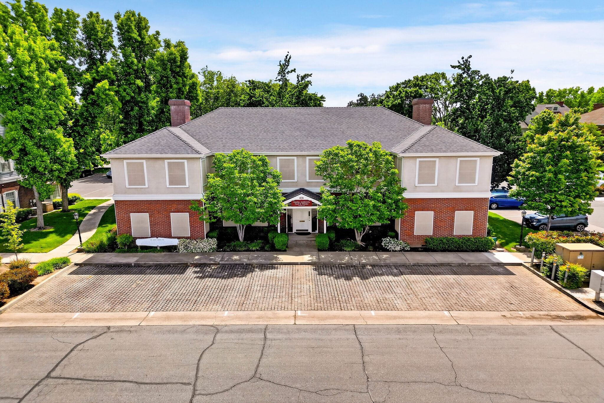 20 Independence Cir, Chico, CA à vendre Photo principale– Image 1 sur 8