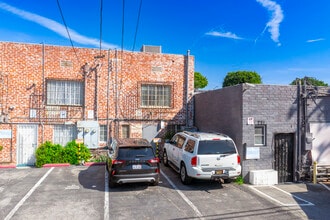 245-251 S Robertson Blvd, Beverly Hills, CA à louer Photo intérieure– Image 2 sur 23