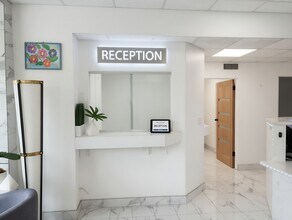2320 S Robertson Blvd, Los Angeles, CA à louer Photo intérieure– Image 1 sur 6