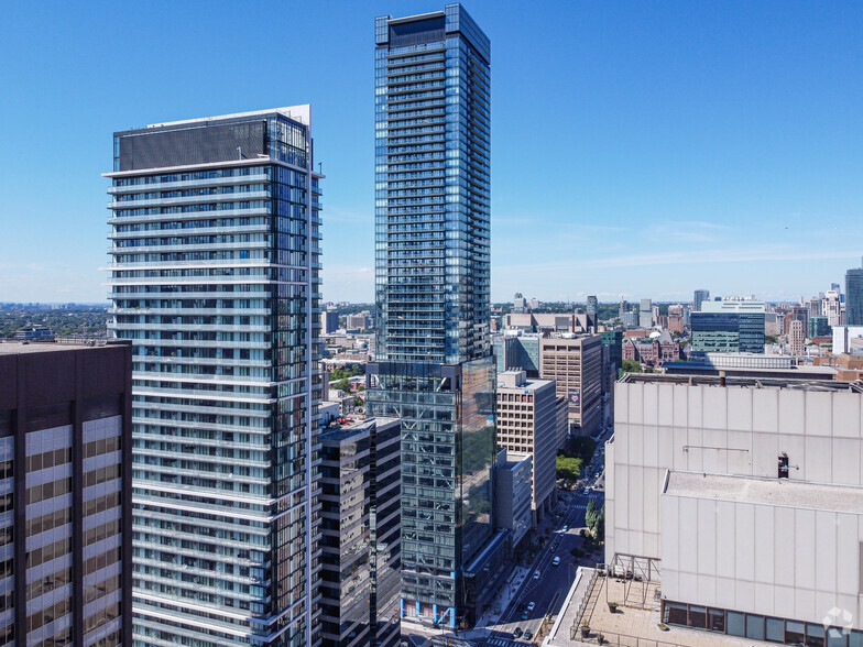 480 University Ave, Toronto, ON à louer - Photo de l’immeuble – Image 3 sur 26