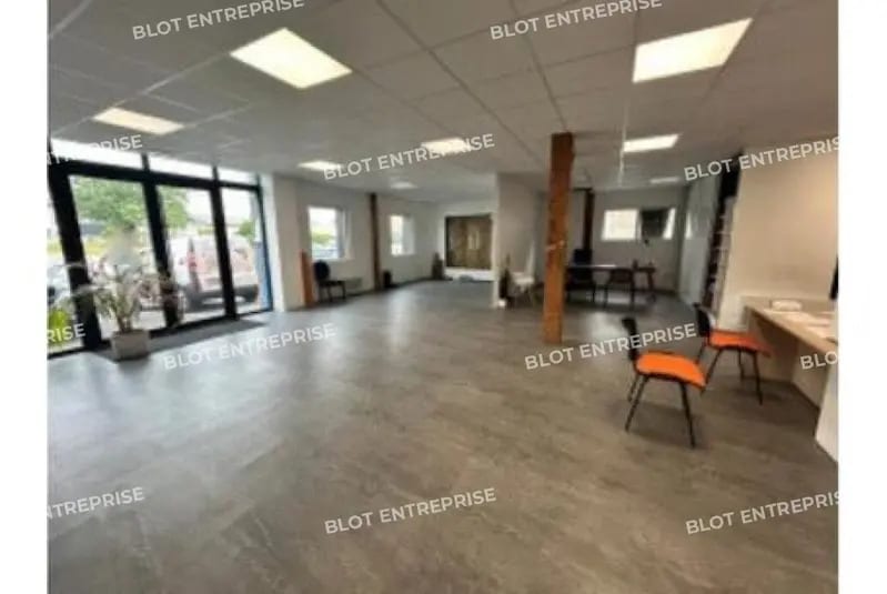 Local d'activités dans Pacé à vendre - Photo intérieure – Image 2 sur 8
