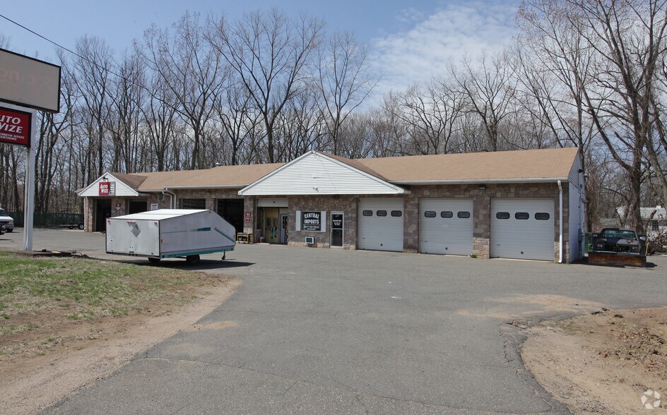 825 John Fitch Blvd, South Windsor, CT à vendre - Photo principale – Image 1 sur 3