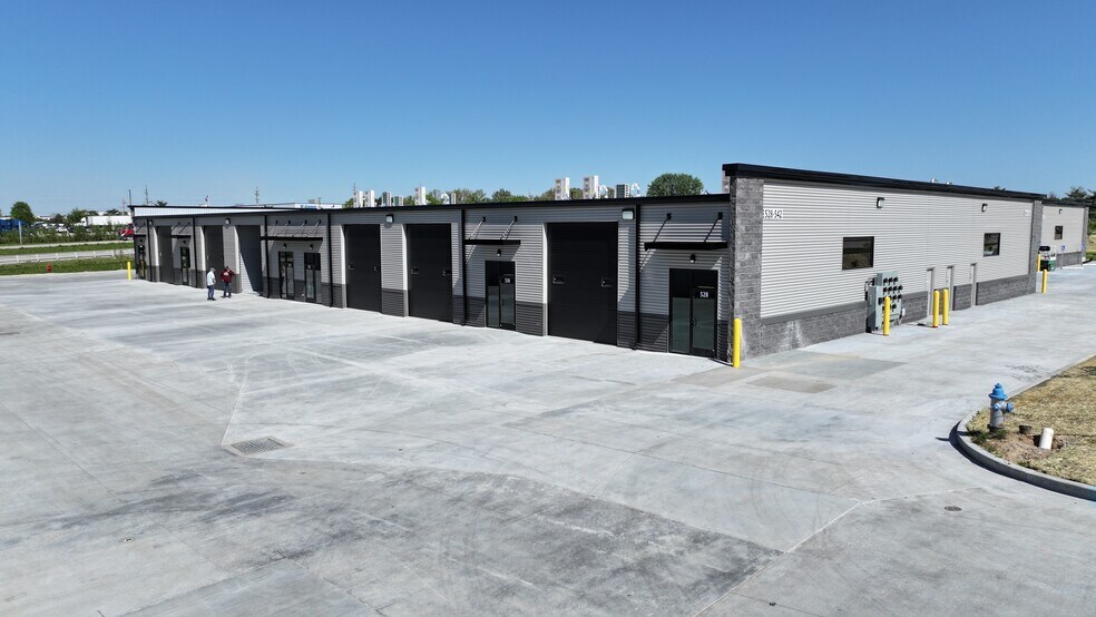 540-570 N Service Rd, Saint Peters, MO à louer - Photo de l’immeuble – Image 2 sur 2