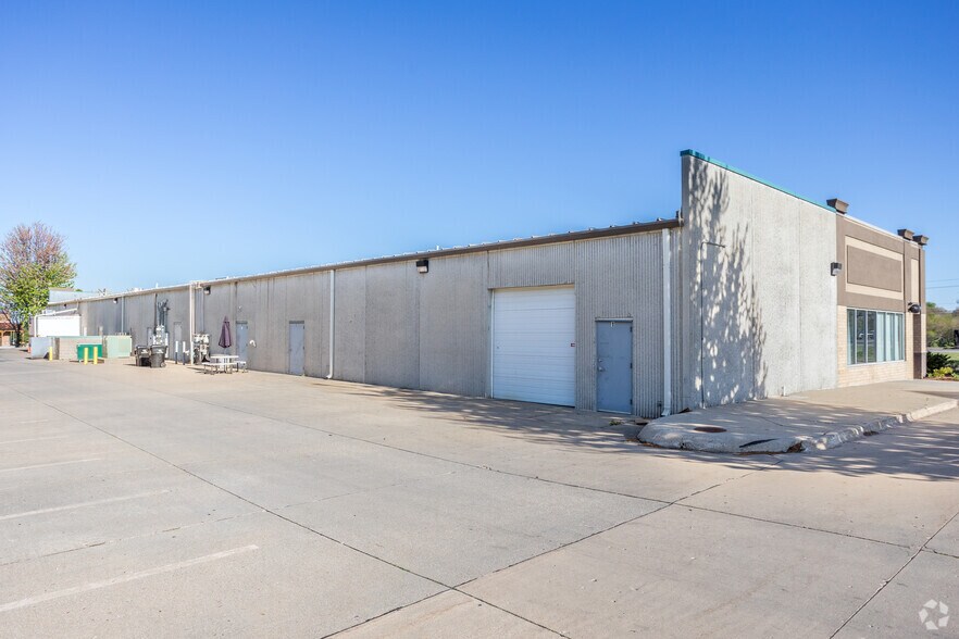 225 SE Oralabor Rd, Ankeny, IA à louer - Photo de l’immeuble – Image 3 sur 4