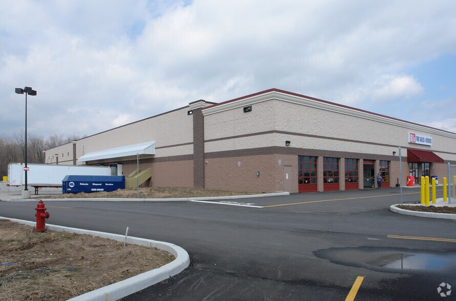 300 Bellwood Dr, Rochester, NY à vendre - Photo de l’immeuble – Image 2 sur 5