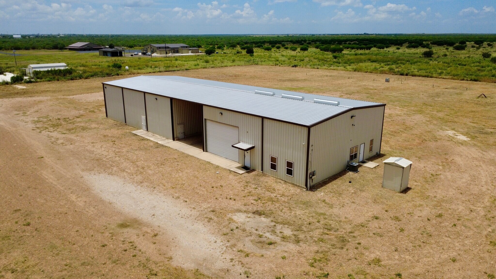13688 Interstate 35, Dilley, TX à vendre Photo de l’immeuble– Image 1 sur 9