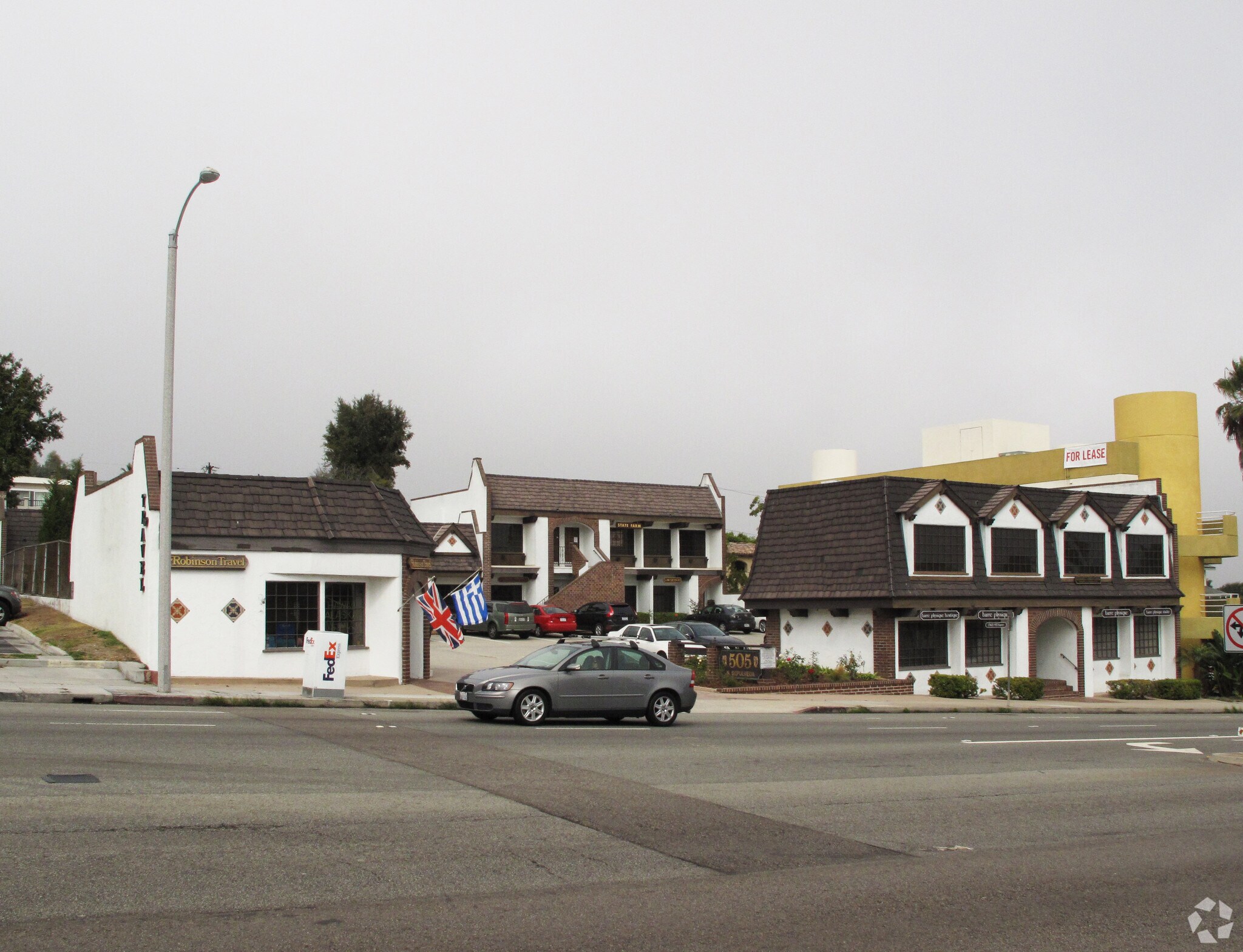 505 N Sepulveda Blvd, Manhattan Beach, CA à louer Photo de l’immeuble– Image 1 sur 7