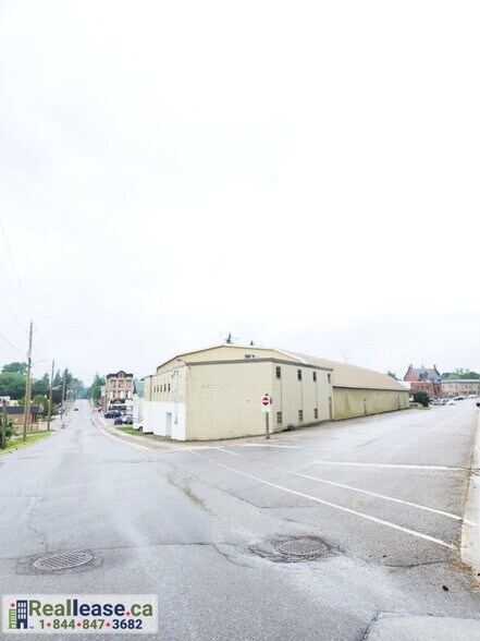 37 E Victoria St, North Huron, ON à louer - Photo de l’immeuble – Image 3 sur 21