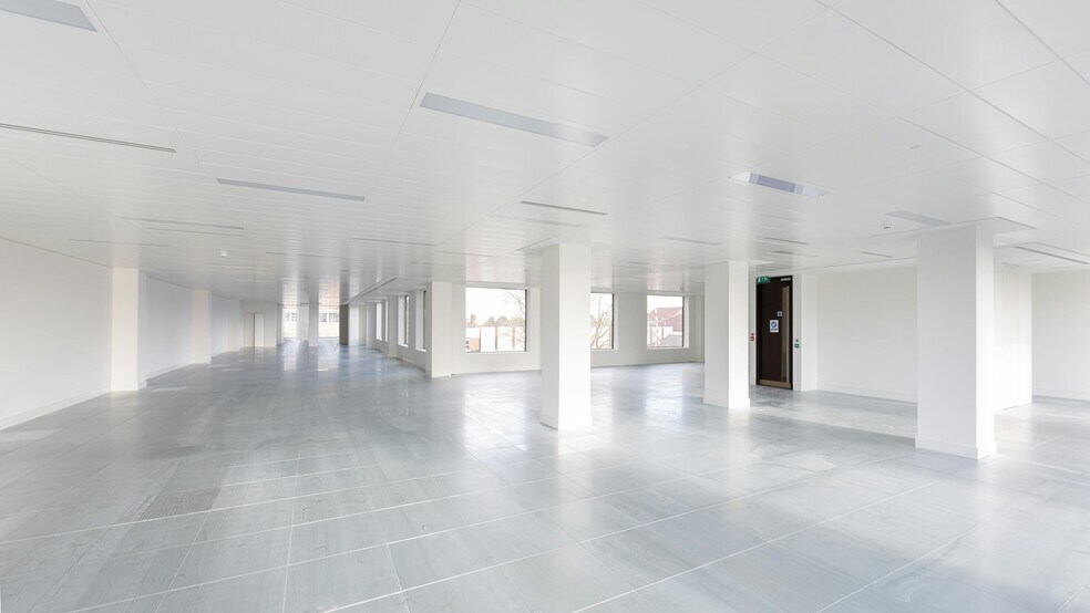 20 Kingston Rd, Staines à louer - Photo de l’immeuble – Image 3 sur 23