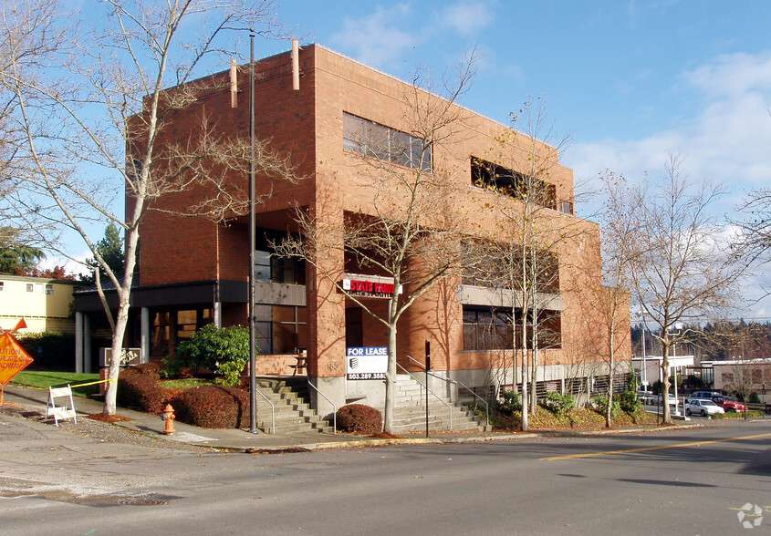 155 B Ave, Lake Oswego, OR à louer - Photo de l’immeuble – Image 3 sur 9
