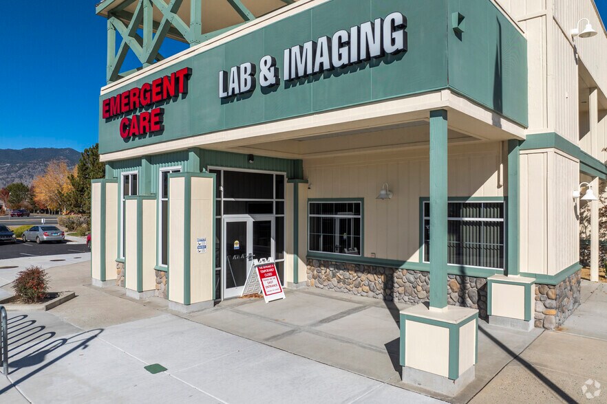 925 Ironwood Dr, Minden, NV à louer - Photo de l’immeuble – Image 3 sur 5