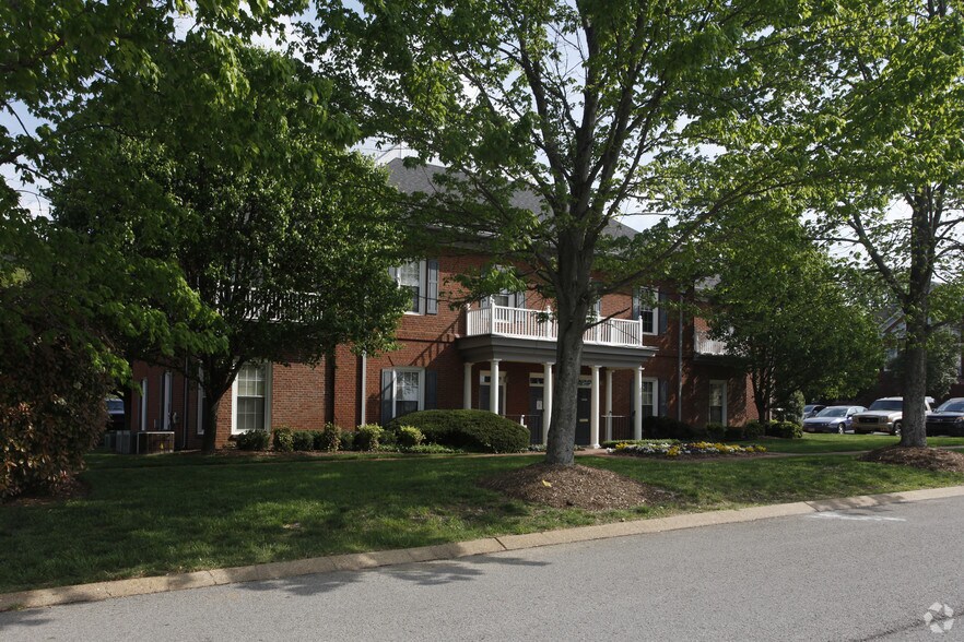 5046 Thoroughbred Ln, Brentwood, TN à louer - Photo de l’immeuble – Image 3 sur 11