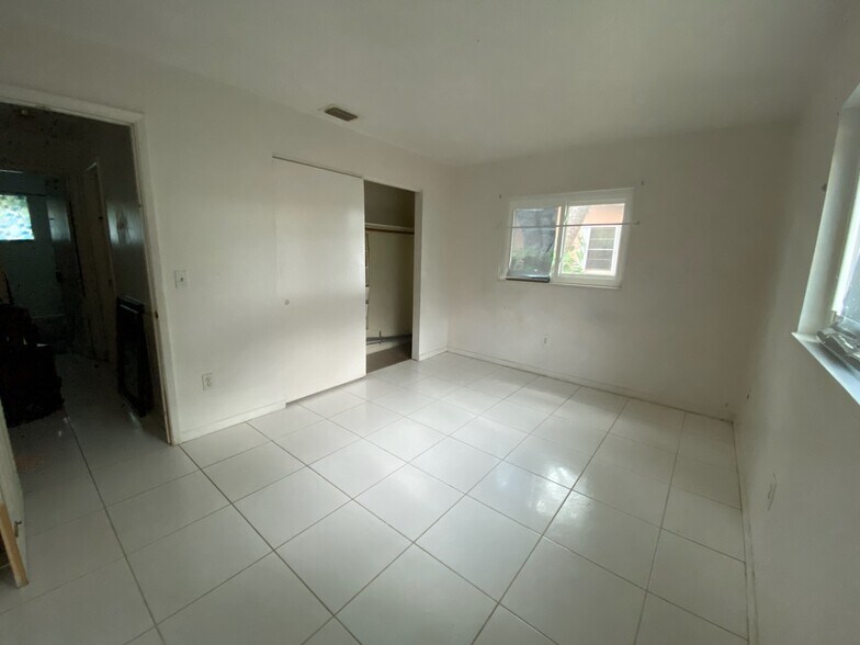1405 Kirk Rd, West Palm Beach, FL à vendre - Photo intérieure – Image 2 sur 4