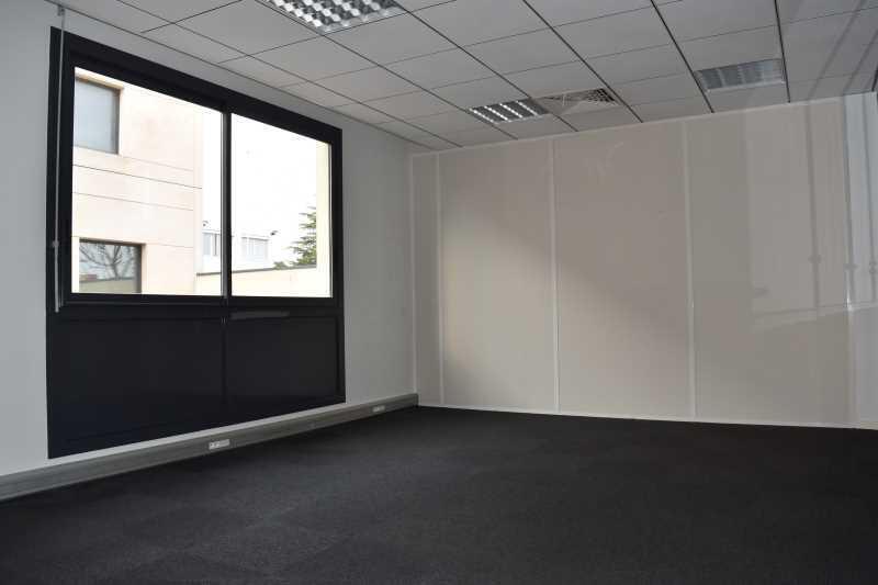 Bureau dans Chassieu à louer - Photo de l’immeuble – Image 3 sur 8