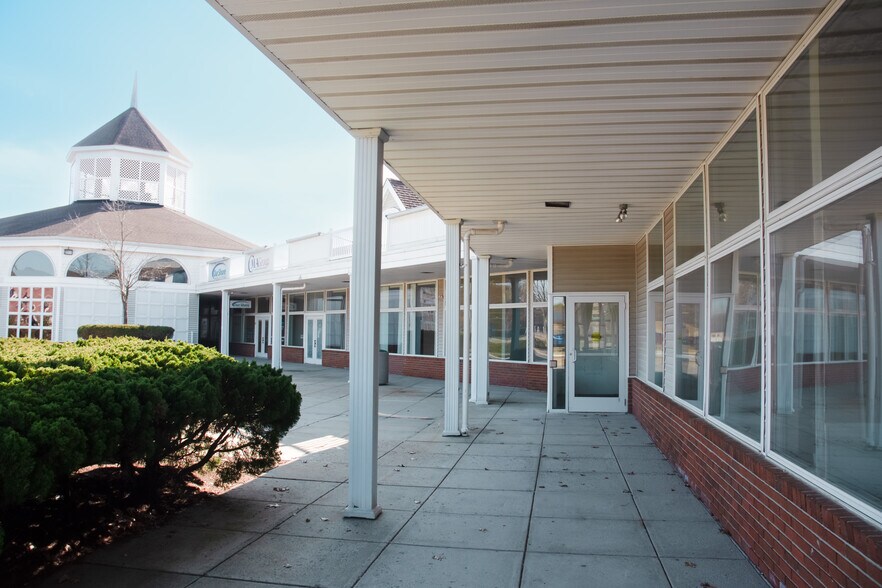 1 Plaza Dr, Toms River, NJ à louer - Photo de l’immeuble – Image 3 sur 9