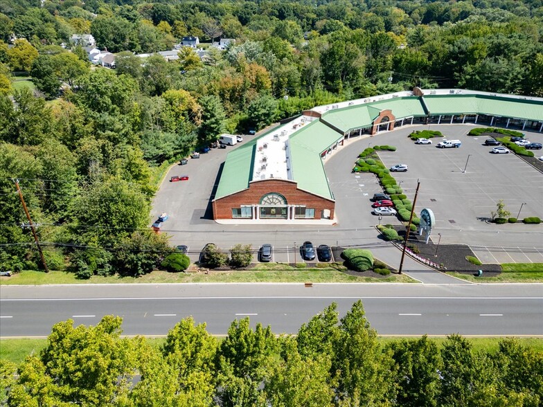 100 US Highway 9, Manalapan, NJ à vendre - Photo de l’immeuble – Image 3 sur 34