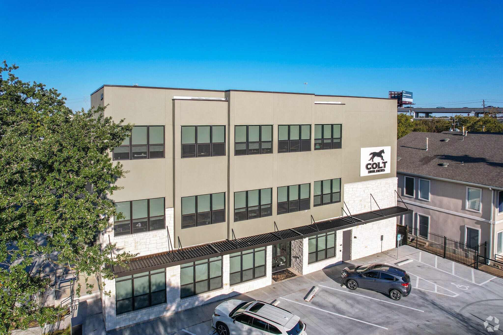 2204 Western Trails Blvd, Austin, TX à louer Photo principale– Image 1 sur 11