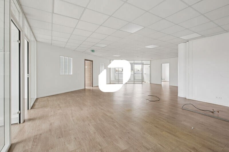 Local d’activités dans Nanterre à louer - Photo intérieure – Image 2 sur 14