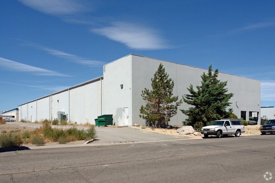 911 Linda Way, Sparks, NV à louer - Photo de l’immeuble – Image 2 sur 21